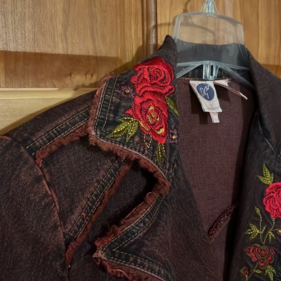 Gorgeous Embroidered denim jacket !! - Picture 4 of 10